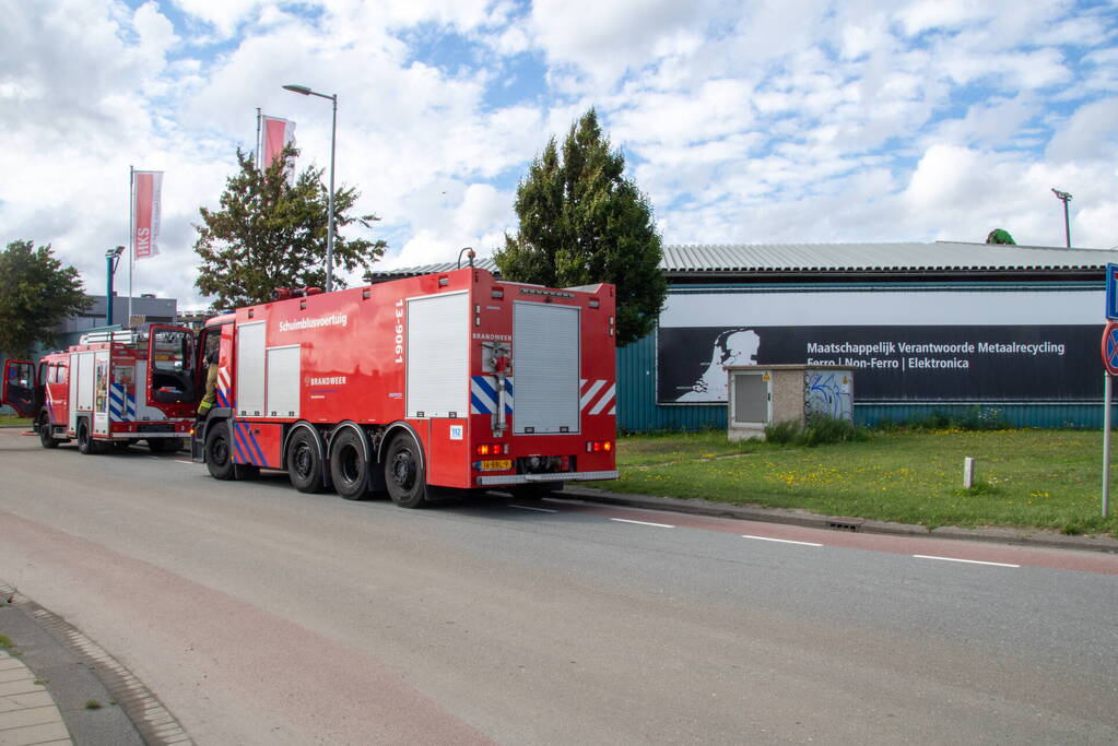 Hevige rookontwikkeling bij brand op terrein van recyclingbedrijf