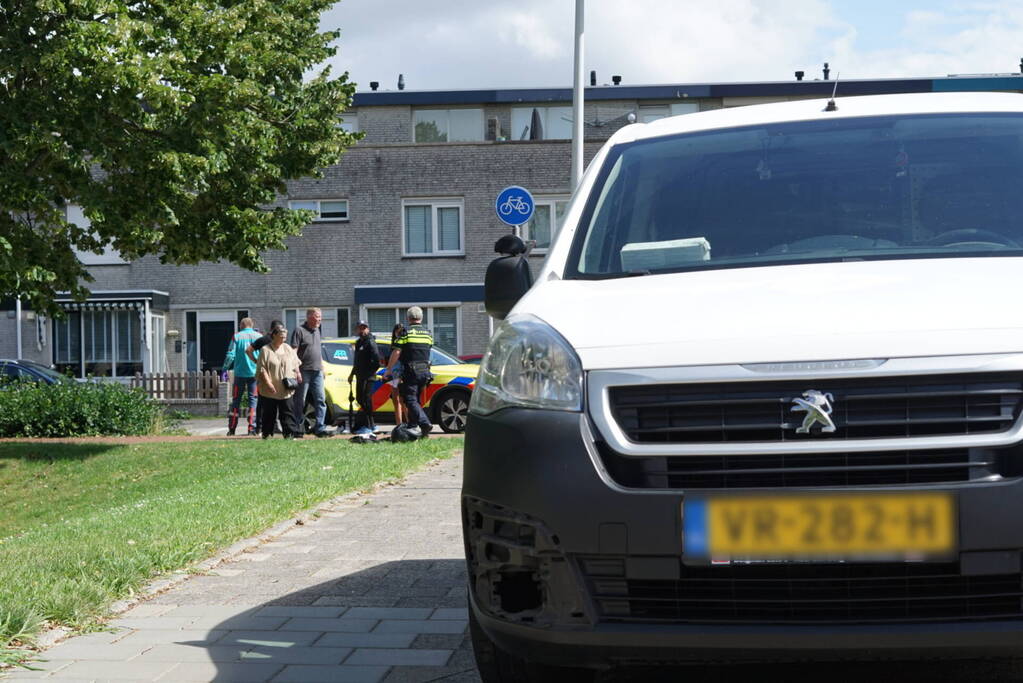 Scooterrijder gewond bij botsing met bestelbus