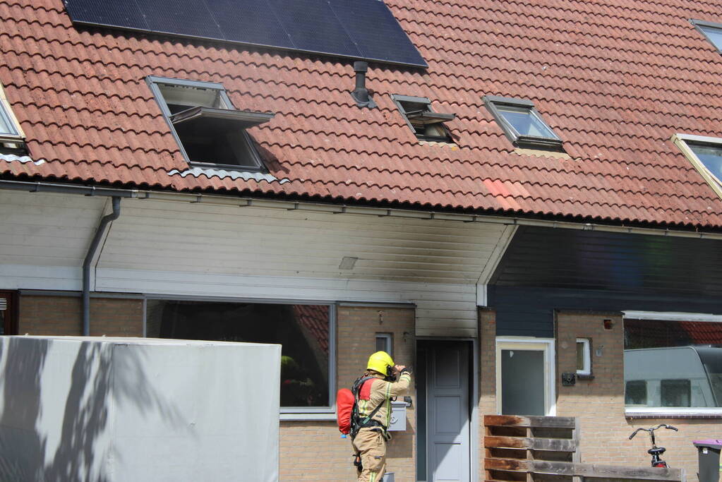 Woning flink beschadigd na brand, brandstichter aangehouden