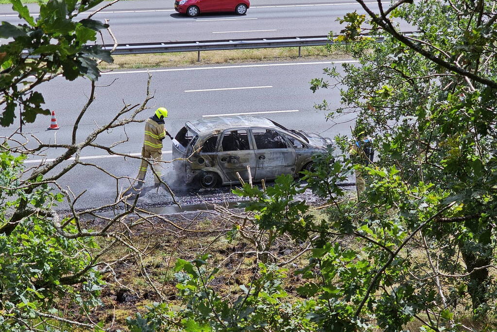 Snelweg dicht vanwege autobrand