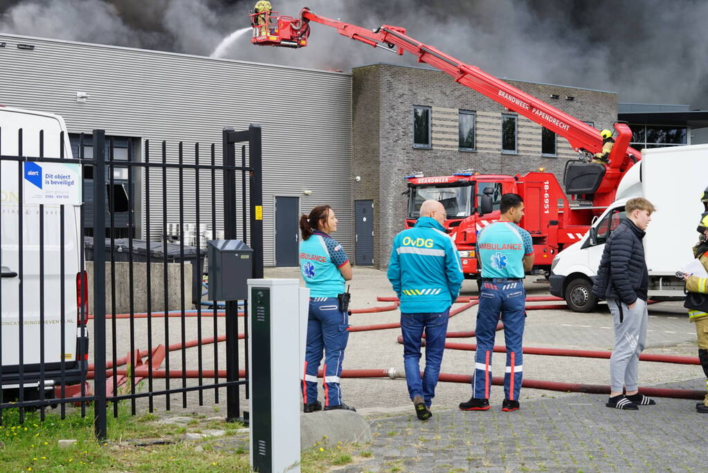 Enorme brand in een groot opslagbedrijf