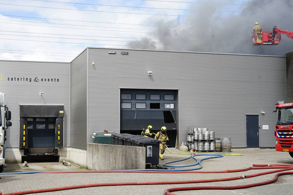 Enorme brand in een groot opslagbedrijf