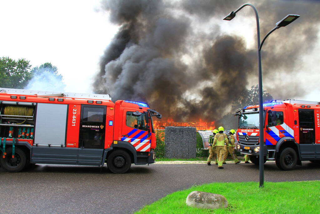 Uitslaande brand zorgt voor flinke rookontwikkeling