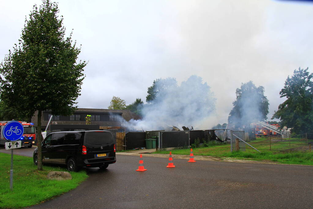 Uitslaande brand zorgt voor flinke rookontwikkeling