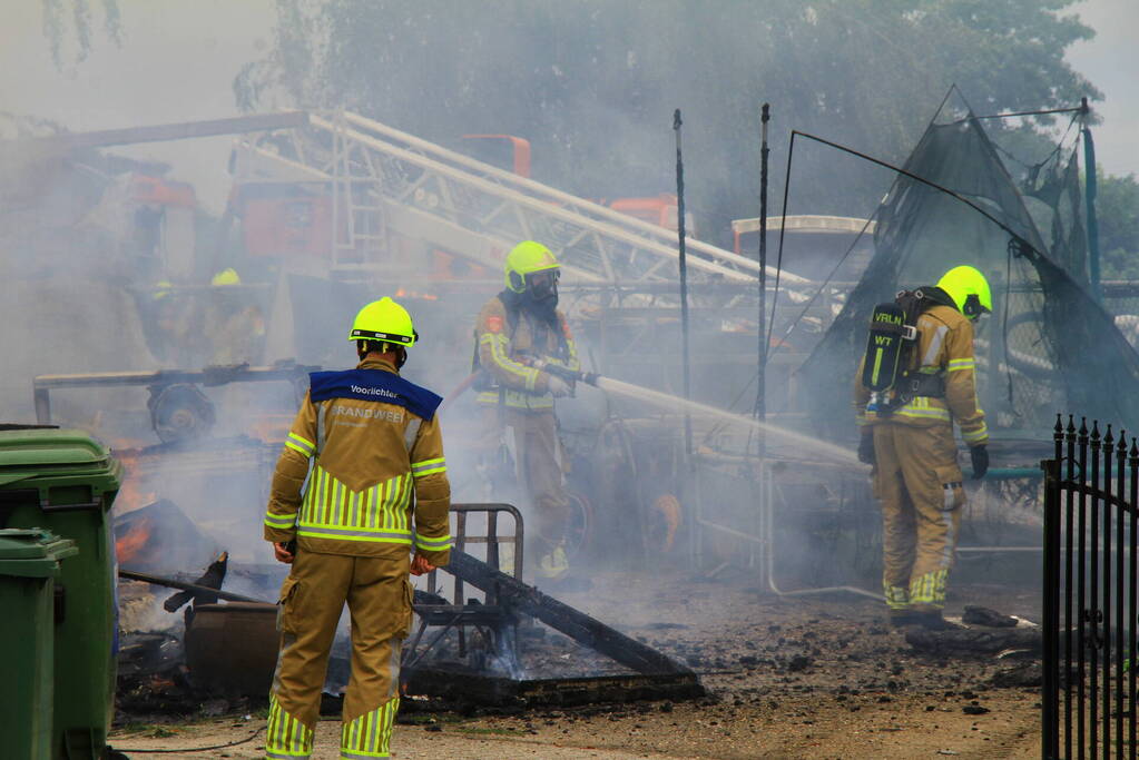 Uitslaande brand zorgt voor flinke rookontwikkeling