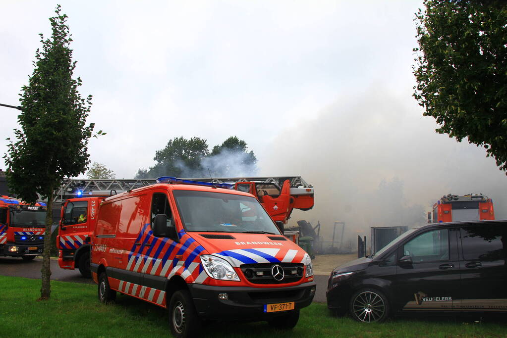 Uitslaande brand zorgt voor flinke rookontwikkeling