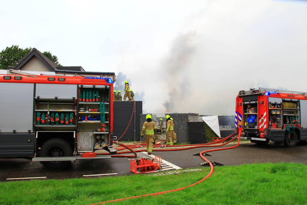 Uitslaande brand zorgt voor flinke rookontwikkeling