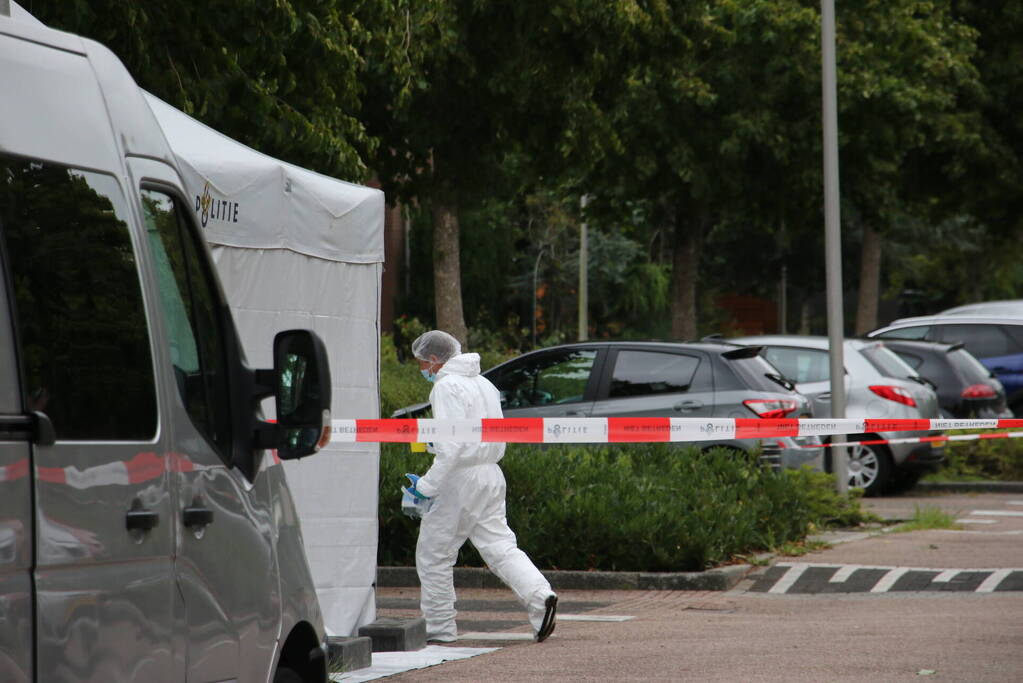 Overleden persoon aangetroffen in auto