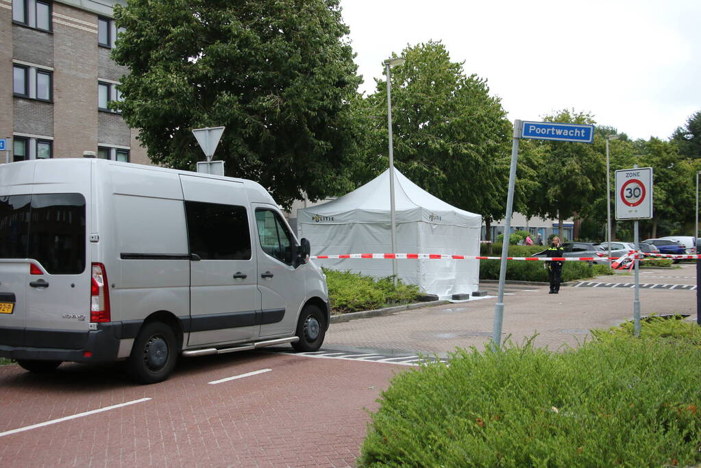 Overleden persoon aangetroffen in auto