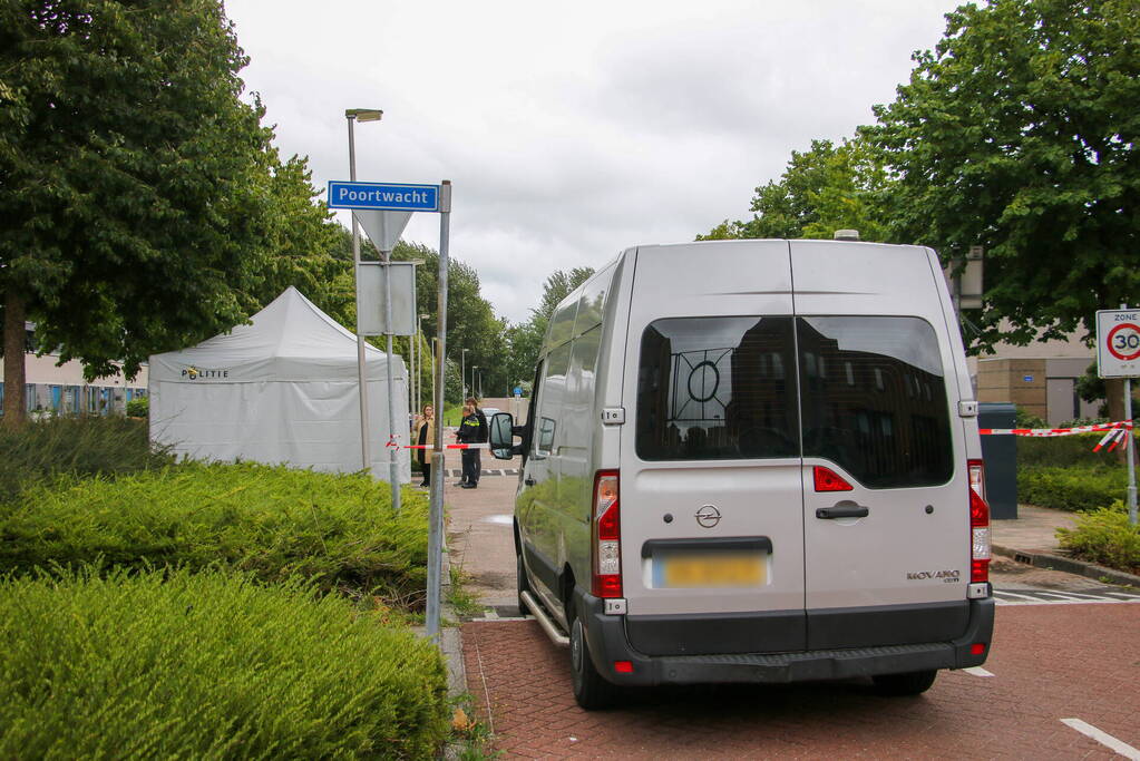 Overleden persoon aangetroffen in auto