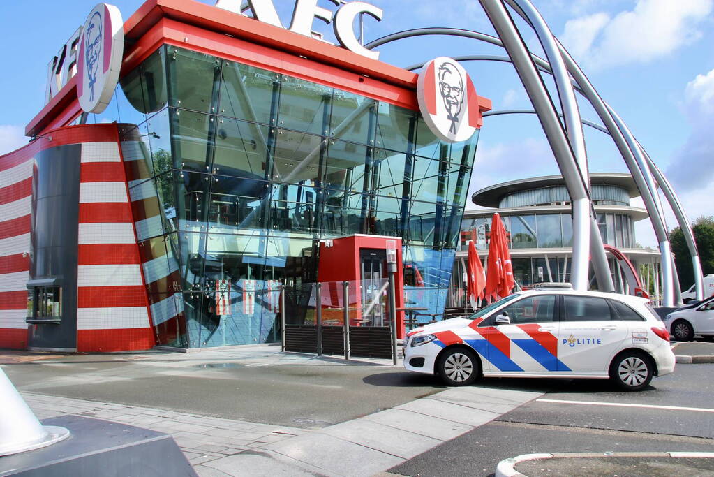 Politiehelikopter zoek naar overvaller KFC