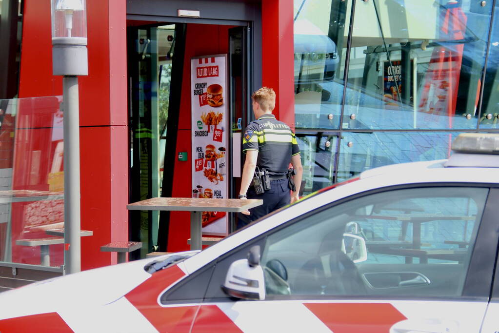 Politiehelikopter zoek naar overvaller KFC