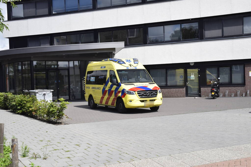 Traumahelikopter landt voor medische noodsituatie