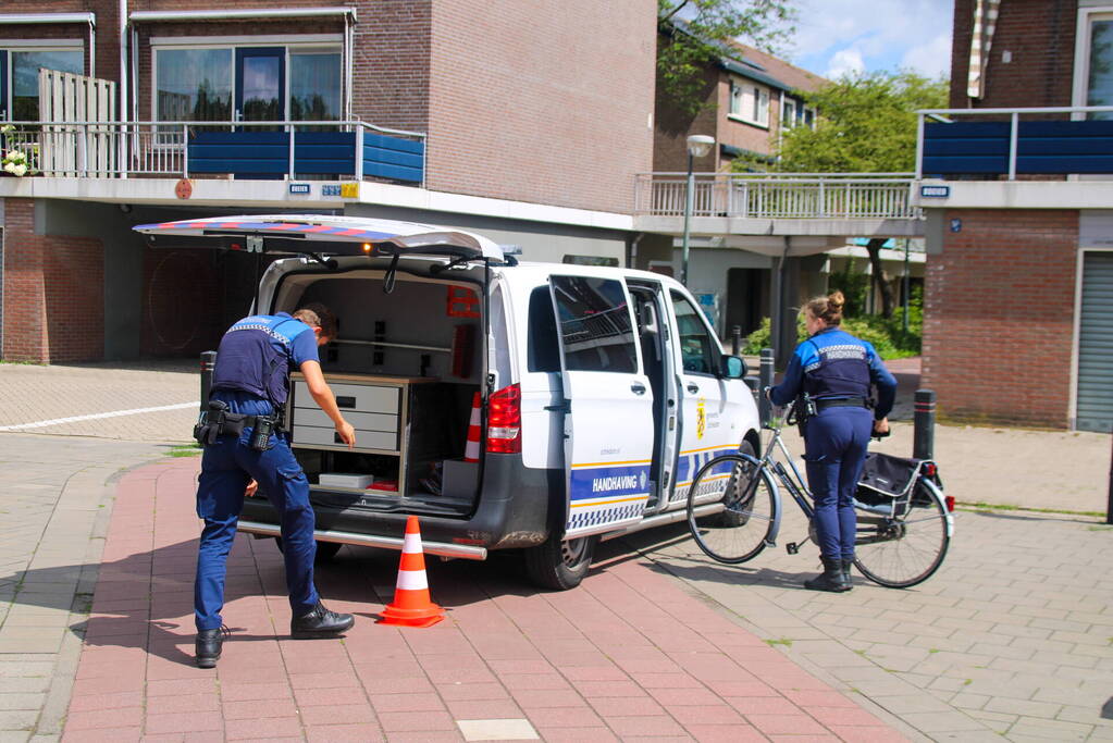 Vrouw op fiets gewond na val