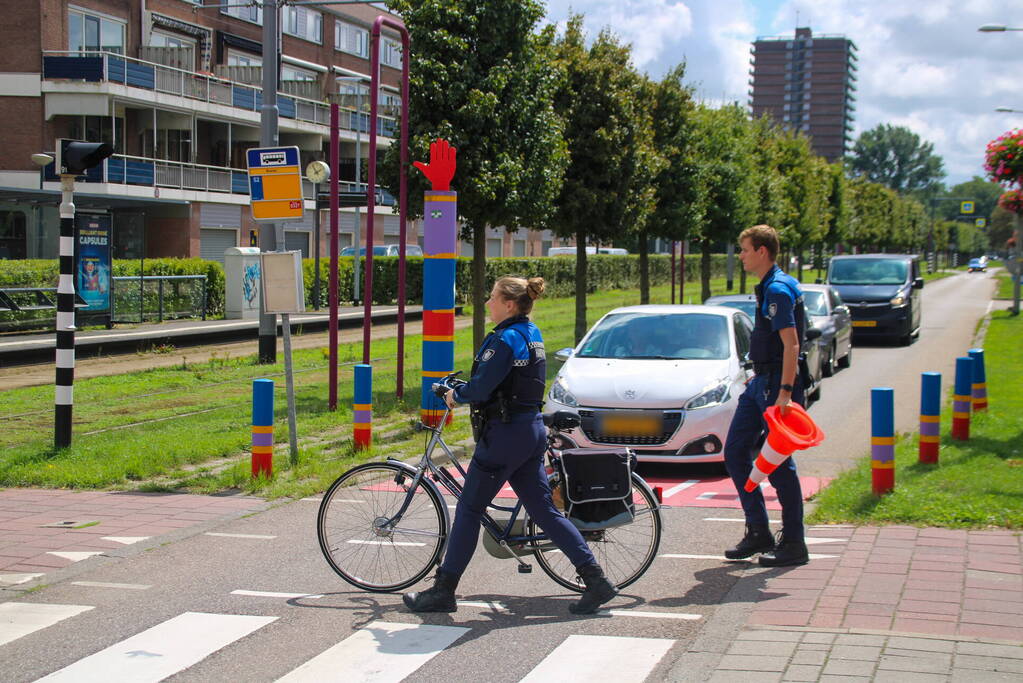 Vrouw op fiets gewond na val