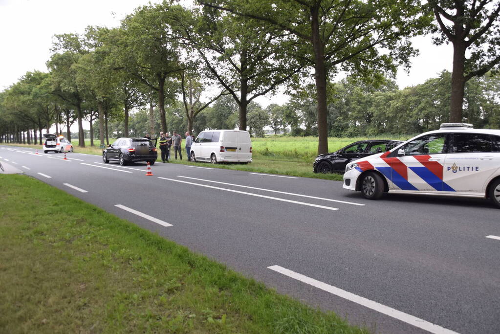 Drie voertuigen beschadigd bij kop-staartbotsing