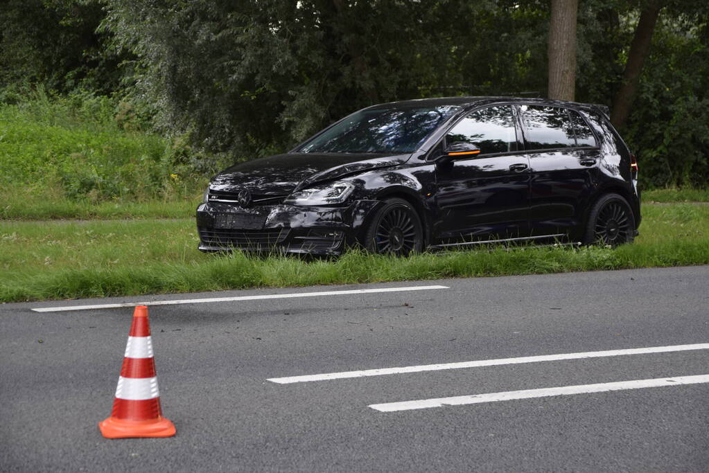 Drie voertuigen beschadigd bij kop-staartbotsing