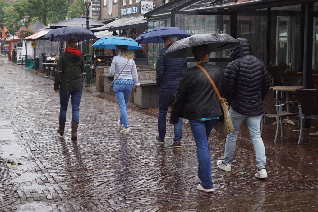 Spakenburgse dag getroffen door regenval