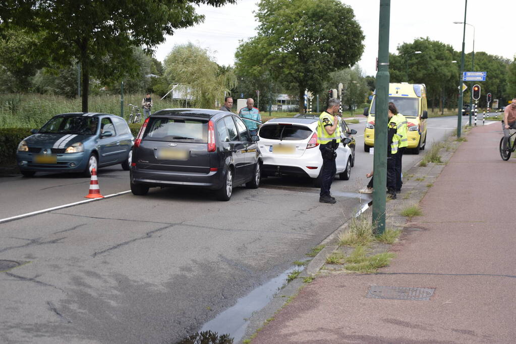 Drie voertuigen betrokken bij kettingbotsing