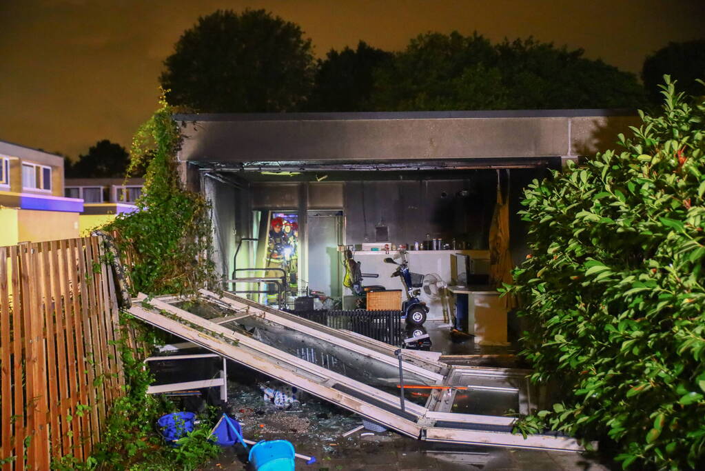 Veel schade na explosie in woning