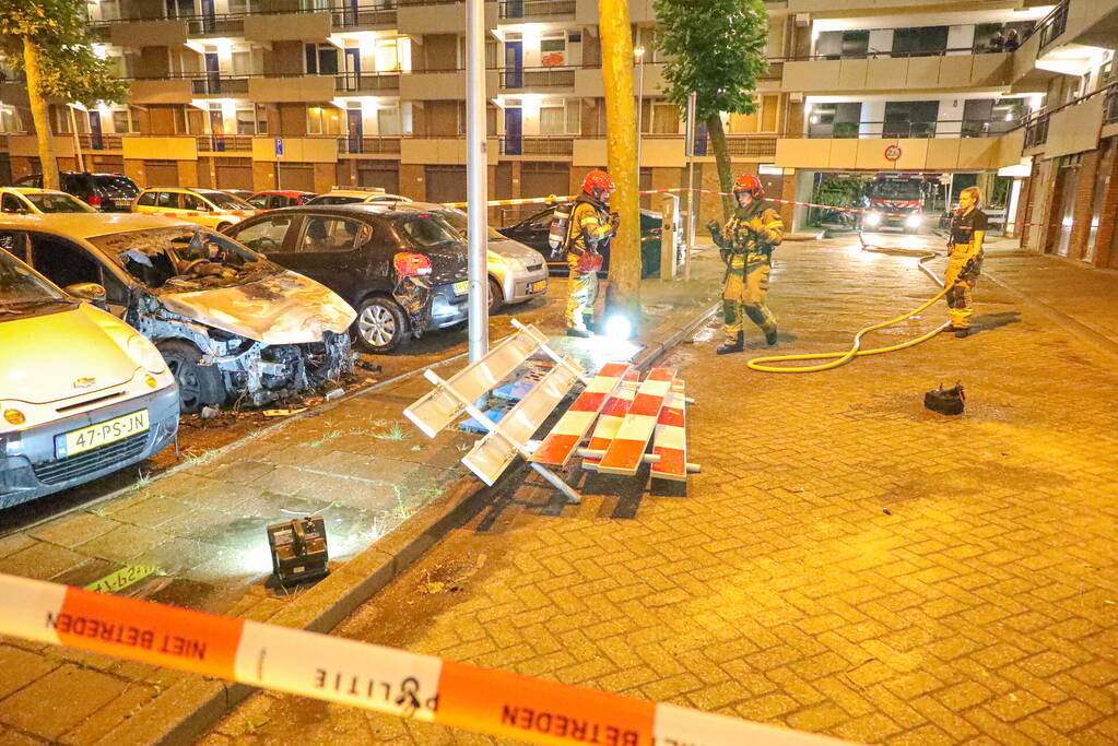 Personenwagen flink beschadigd door brand