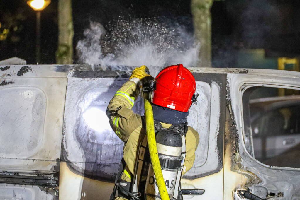 Bestelbus verwoest door brand