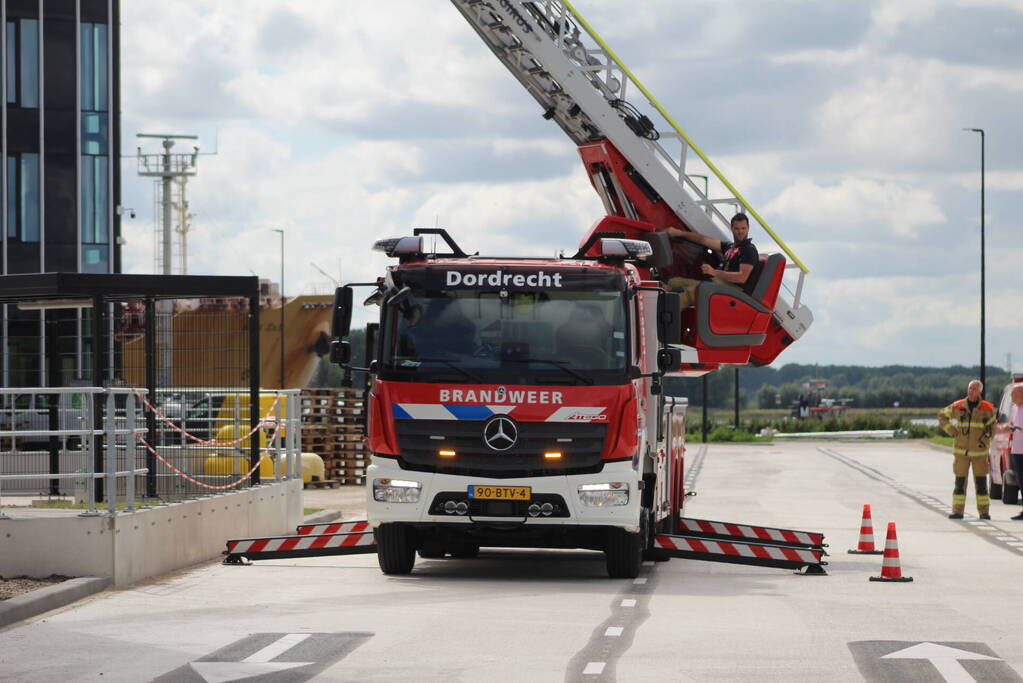 Opnieuw brand op dak van bedrijfspand