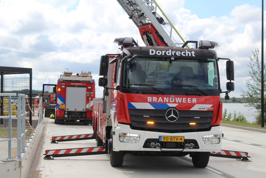 Opnieuw brand op dak van bedrijfspand