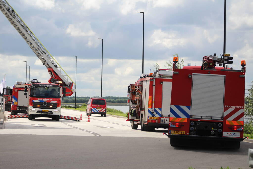 Opnieuw brand op dak van bedrijfspand