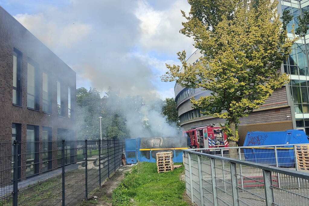 Rookontwikkeling door brand in papiercontainer