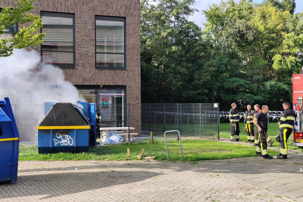 Rookontwikkeling door brand in papiercontainer