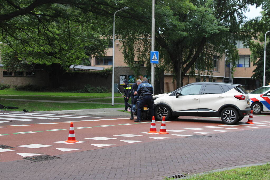 Onderzoek naar aanrijding tussen auto en scooter