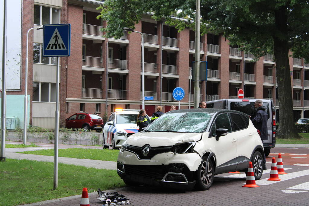 Onderzoek naar aanrijding tussen auto en scooter