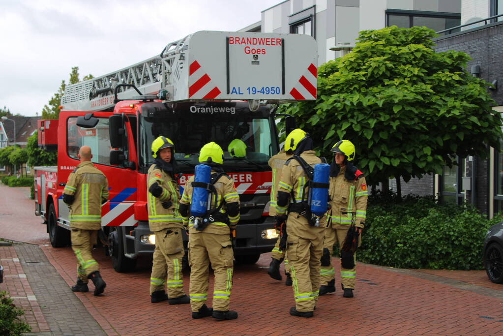 Brand in bovenwoning snel onder controle