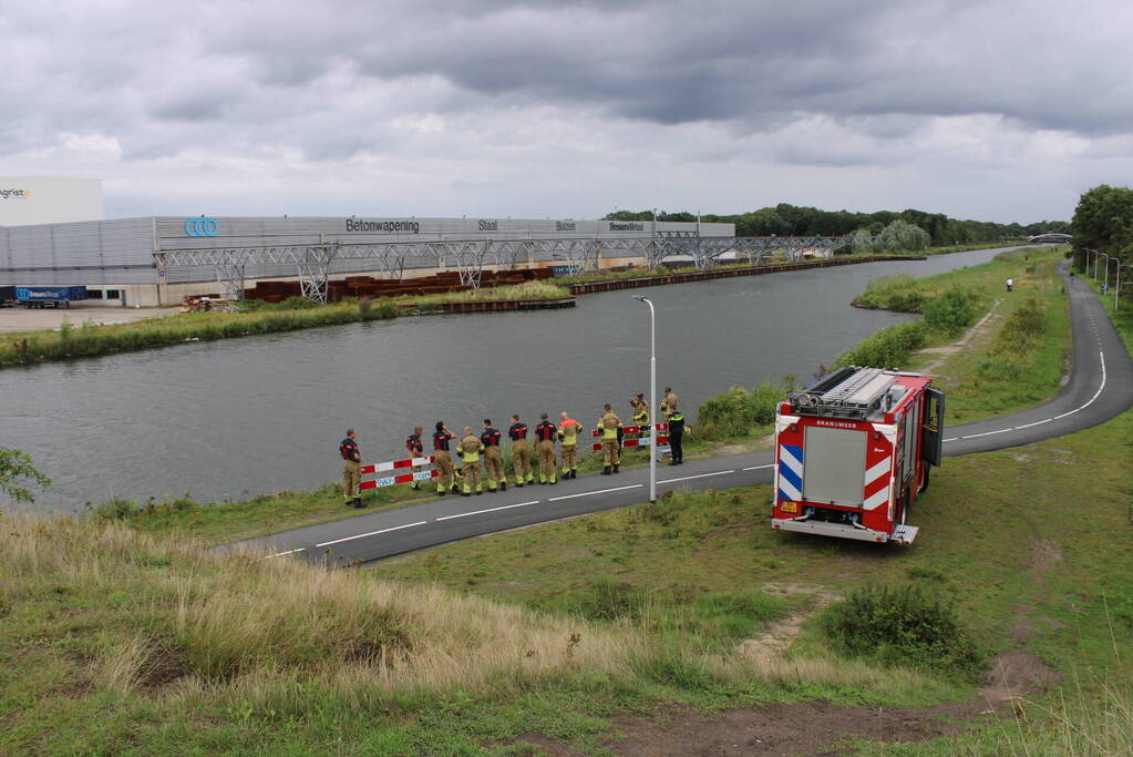 Zoekactie in water na aantreffen visspullen