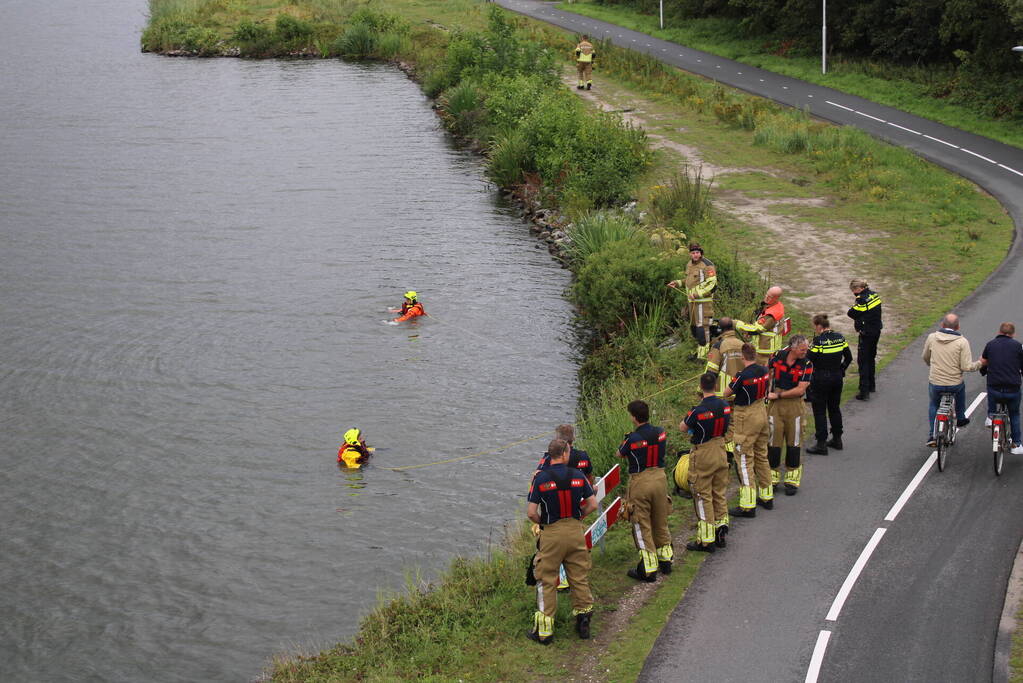 Zoekactie in water na aantreffen visspullen