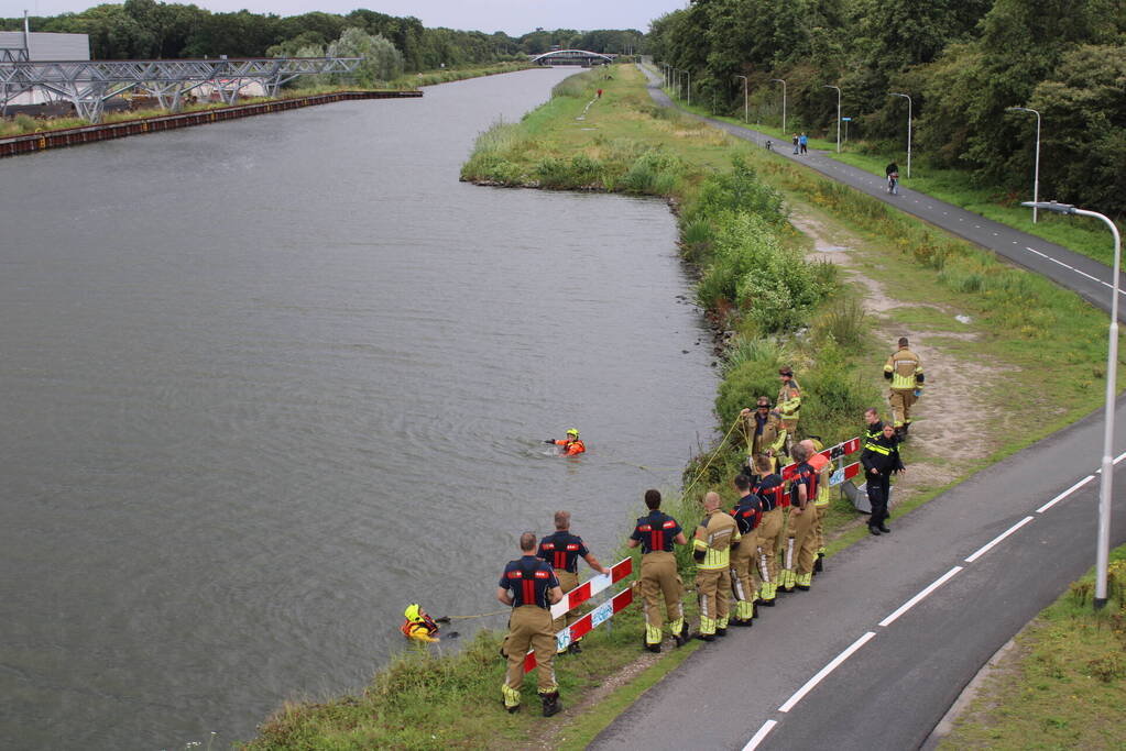 Zoekactie in water na aantreffen visspullen