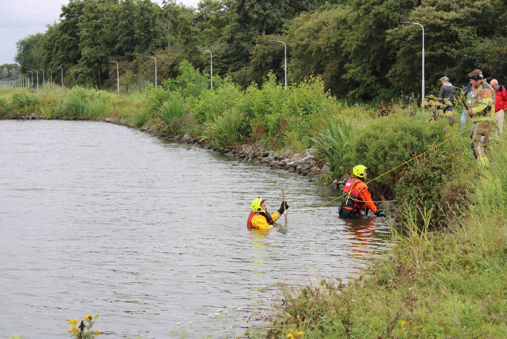 Zoekactie in water na aantreffen visspullen