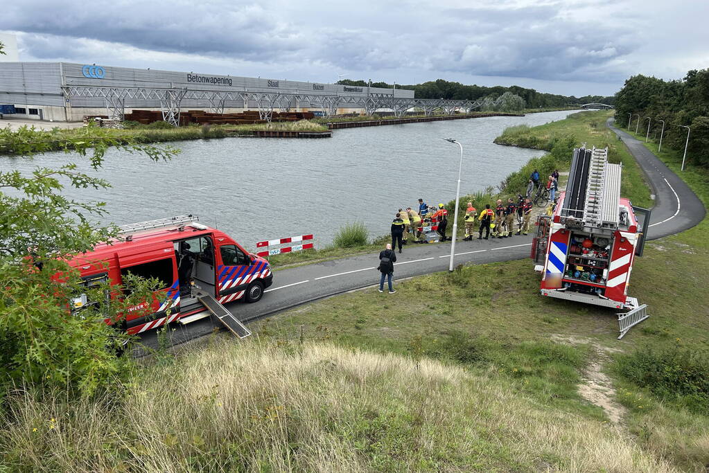 Zoekactie in water na aantreffen visspullen