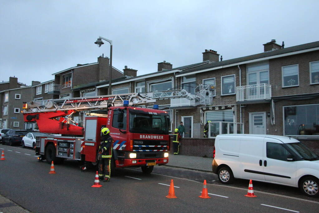 Dakrand raakt los door harde wind