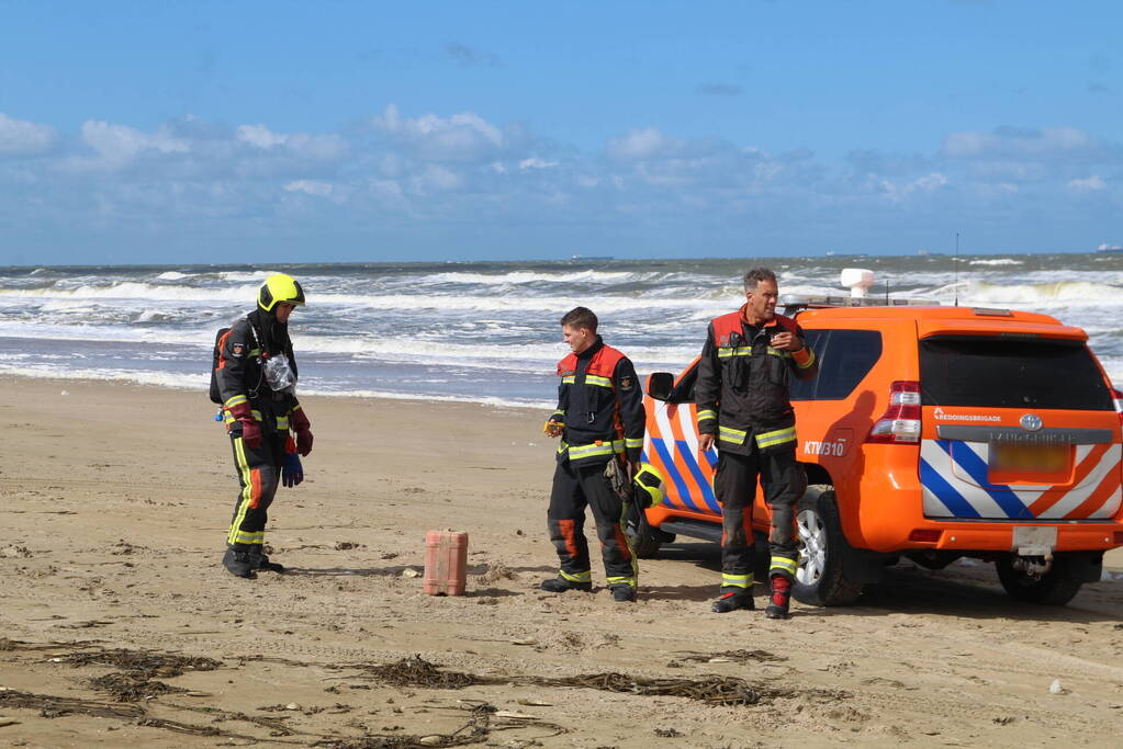 Brandweer ingezet voor jerrycan op strand