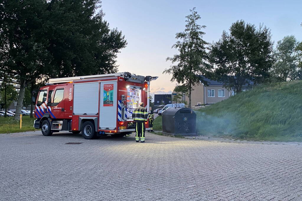 Brand in papiercontainer snel geblust