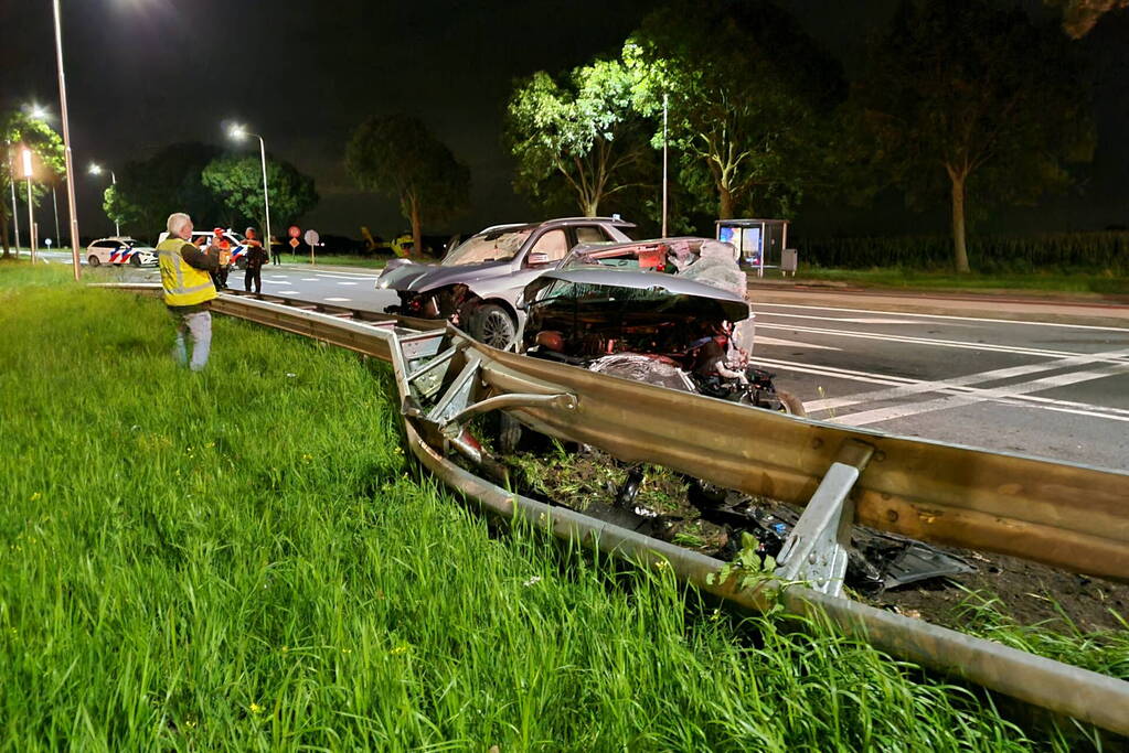 Flinke ravage na botsing tussen twee voertuigen