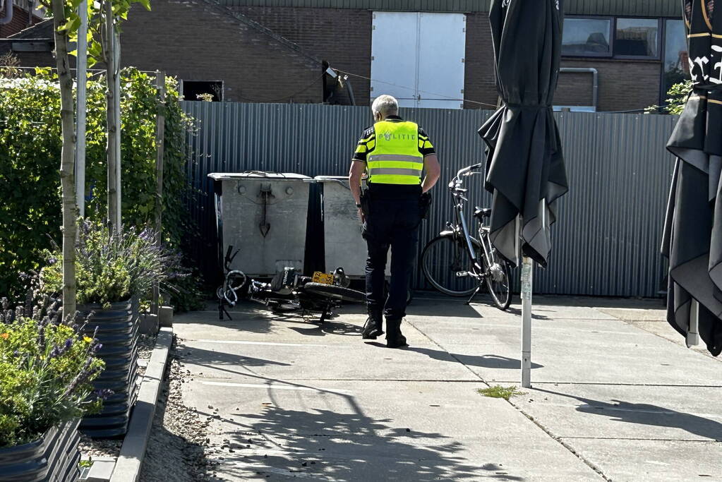 Brommerrijder gewond bij botsing met bestelwagen