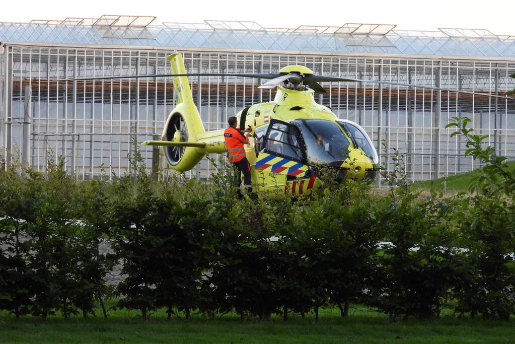 Persoon ernstig gewond na val van paard