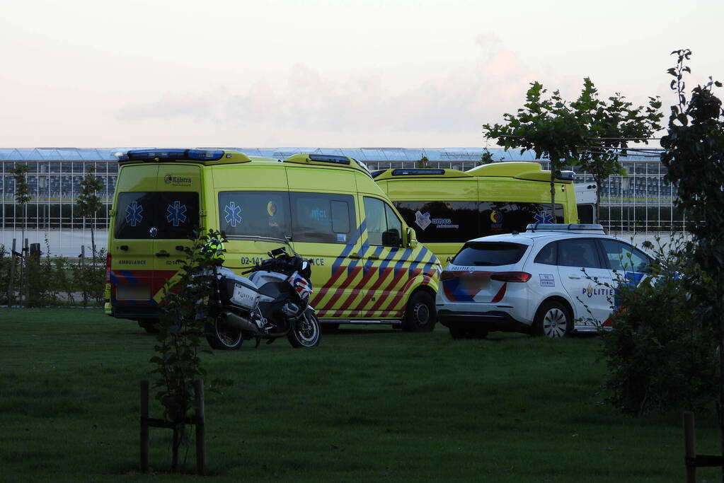 Persoon ernstig gewond na val van paard