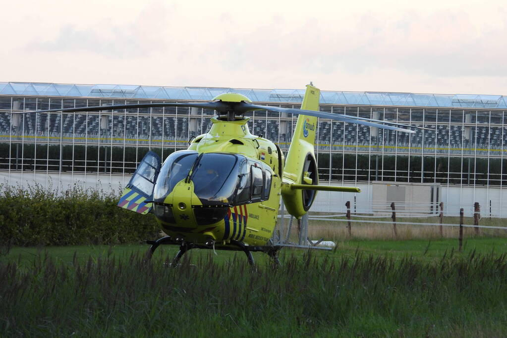 Persoon ernstig gewond na val van paard