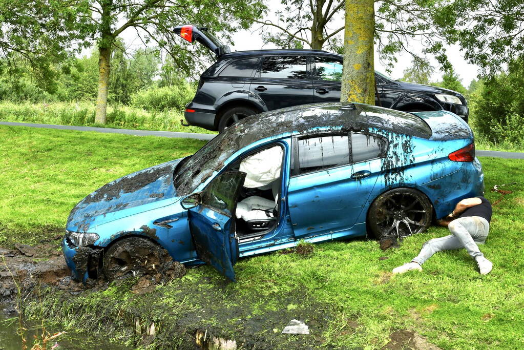 Traumahelikopter ingezet voor auto te water