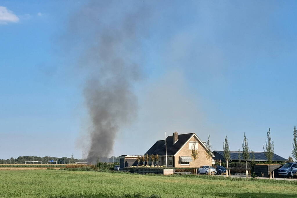 Grote brand op weiland