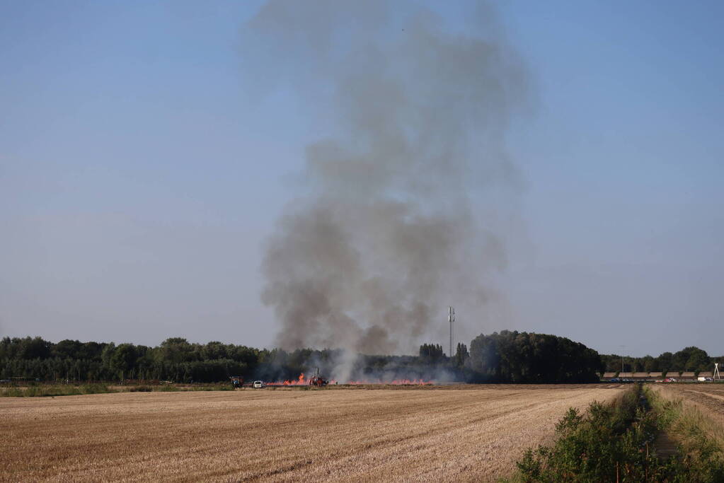 Grote brand op weiland